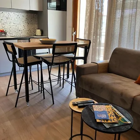 - Apartmant For 2, Balcony, Sun And أوميس