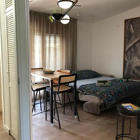 شقة - Apartmant For 2, Balcony, Sun And