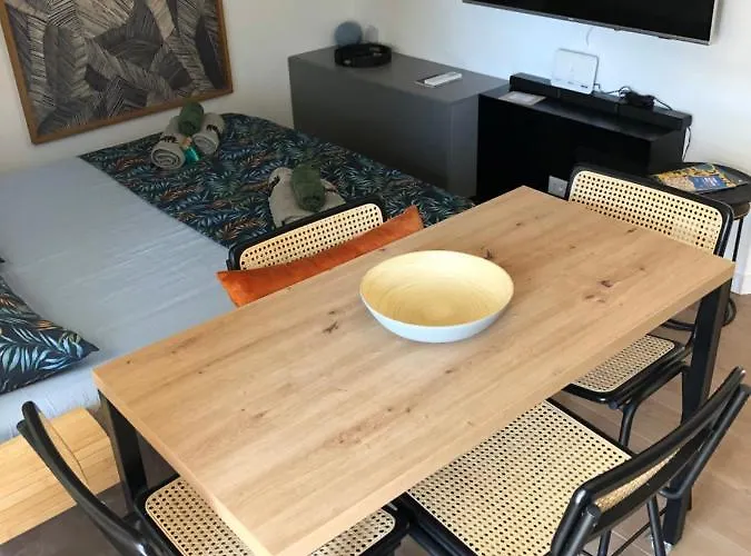 - Apartmant For 2, Balcony, Sun And شقة *