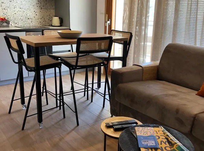 - Apartmant For 2, Balcony, Sun And 오미스