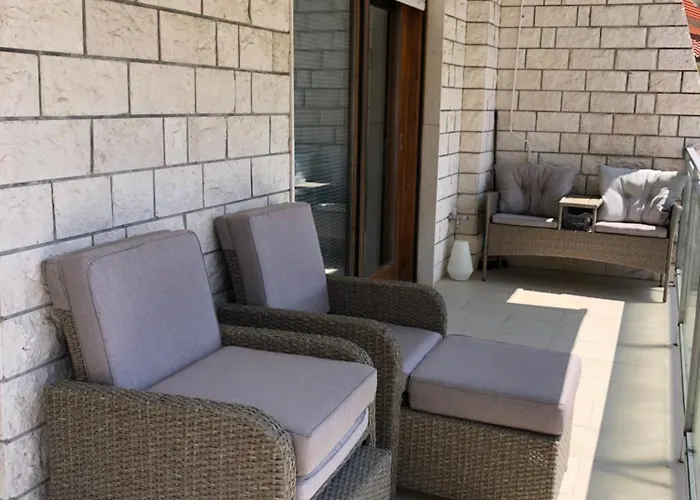 - Apartmant For 2, Balcony, Sun And شقة